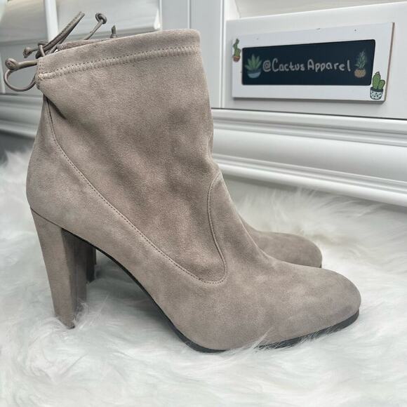Women’s Stuart Weitzman Mitten Booties Size 10 - Picture 3 of 9